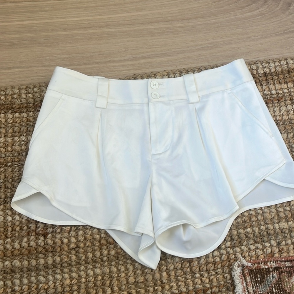 Alice+olivia/ low-rise/ white/ silk/ size 2